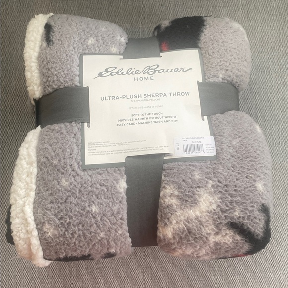 Eddie Bauer Ultra-Plush Sherpa Throw - Gray & white black Labrador. Matted - Picture 1 of 10